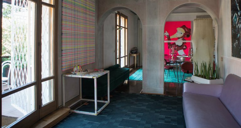 Open House Nina Yashar’s incredible Midcentury furnished apartment | You can visit us at our website, www.sornixelvuta.pro and check our Pinterest @midcenturyblog to get more #MidCenturyModern inspiration.