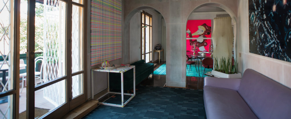 Open House Nina Yashar’s incredible Midcentury furnished apartment | You can visit us at our website, www.sornixelvuta.pro and check our Pinterest @midcenturyblog to get more #MidCenturyModern inspiration.