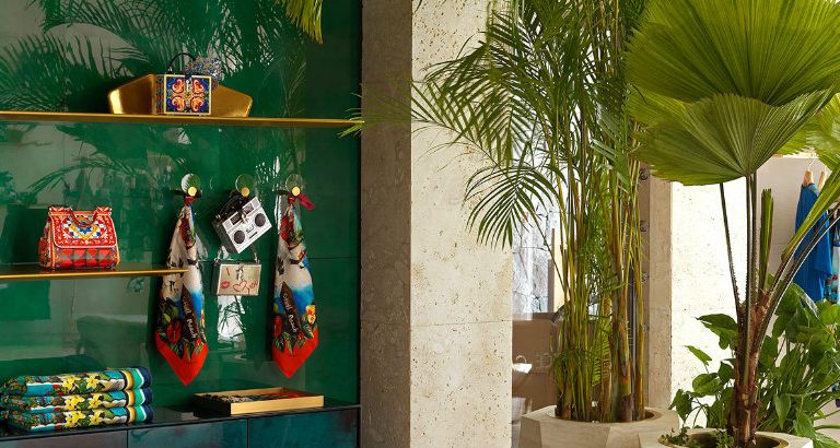 Midcentury modern interiors - Dolce and Gabbana opened a new boutique | You can visit us at our website, www.sornixelvuta.pro and check our Pinterest @midcenturyblog to get more #MidCenturyModern inspiration.