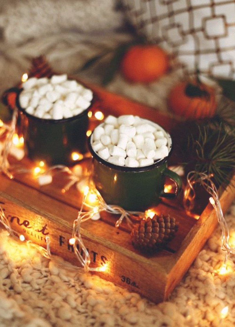 8 Ways to Use Mid-Century Modern Design in Your Winter Decor