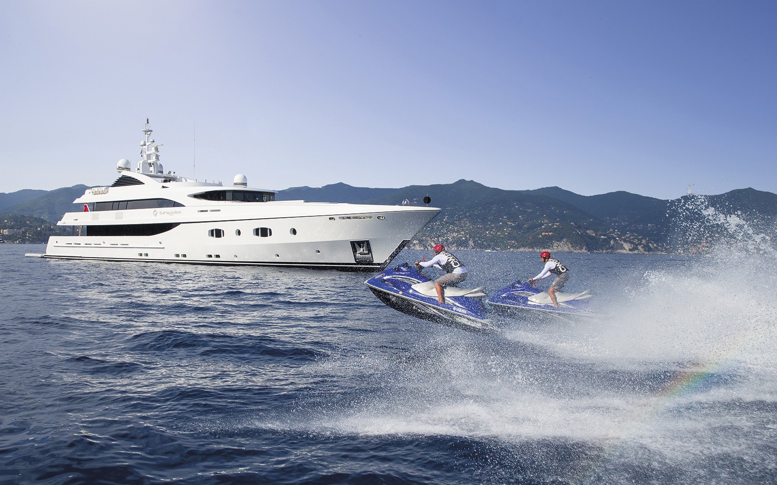 A Luxurious Yacht Design by H2 That Will Make You Want to Buy One