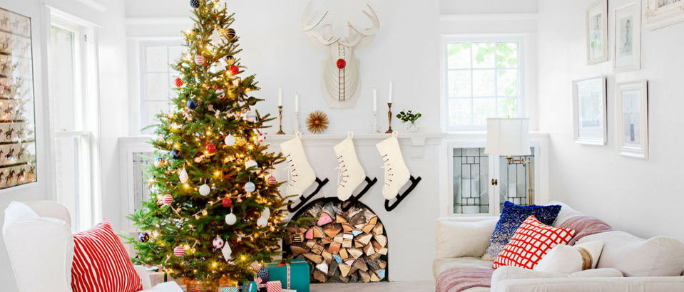 Stay Warm and Cozy with These Ideas on Christmas Decor for Mantels_9