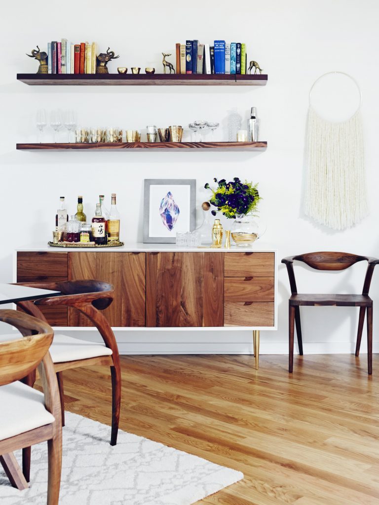 8 Essential Mid-Century Credenzas That Are A Must For Any Design Lover_1