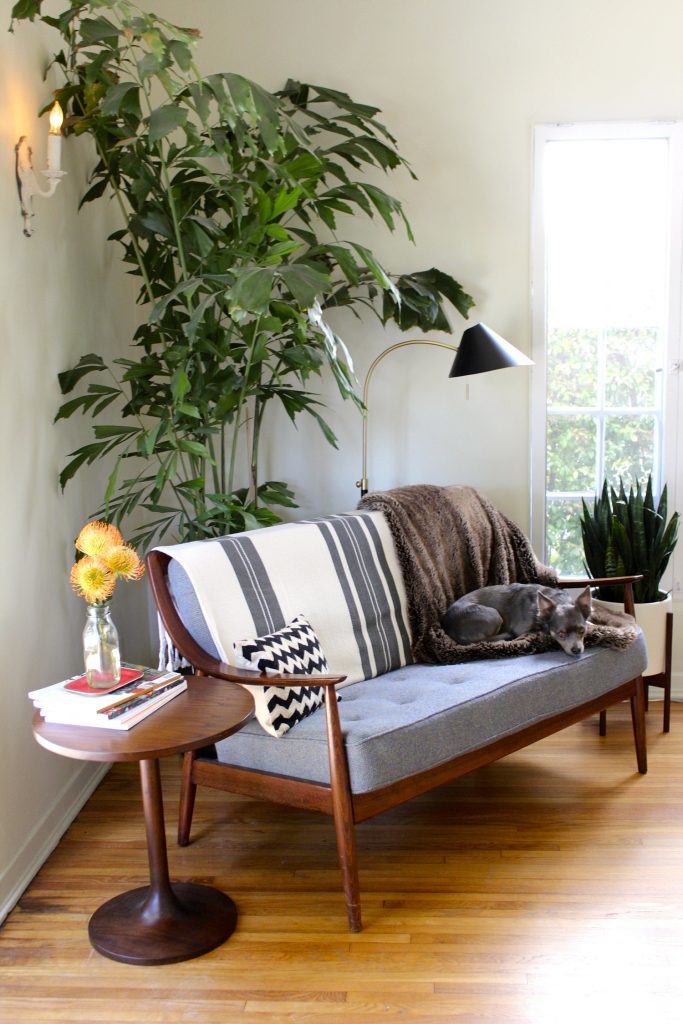 Proof That Your Home Is Lacking A Mid-Century Sofa_2