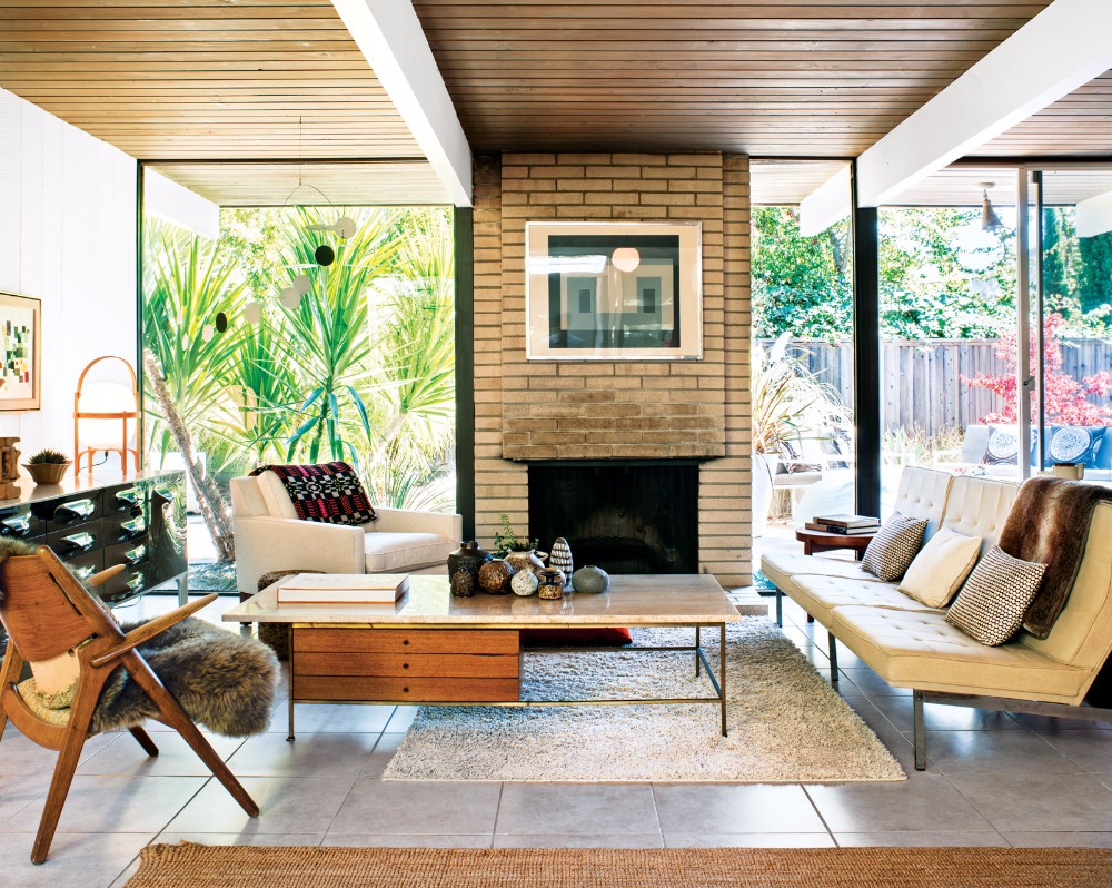 The Beauty Of Mixing Mid-Century Furniture With Brass_4