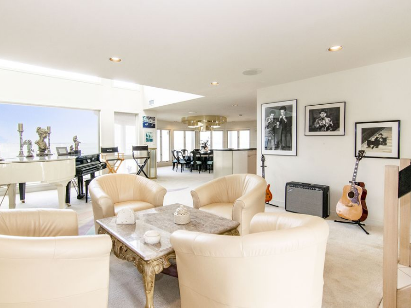 Oscars 2020 Nominees Show Us Their Incredible Homes!_10