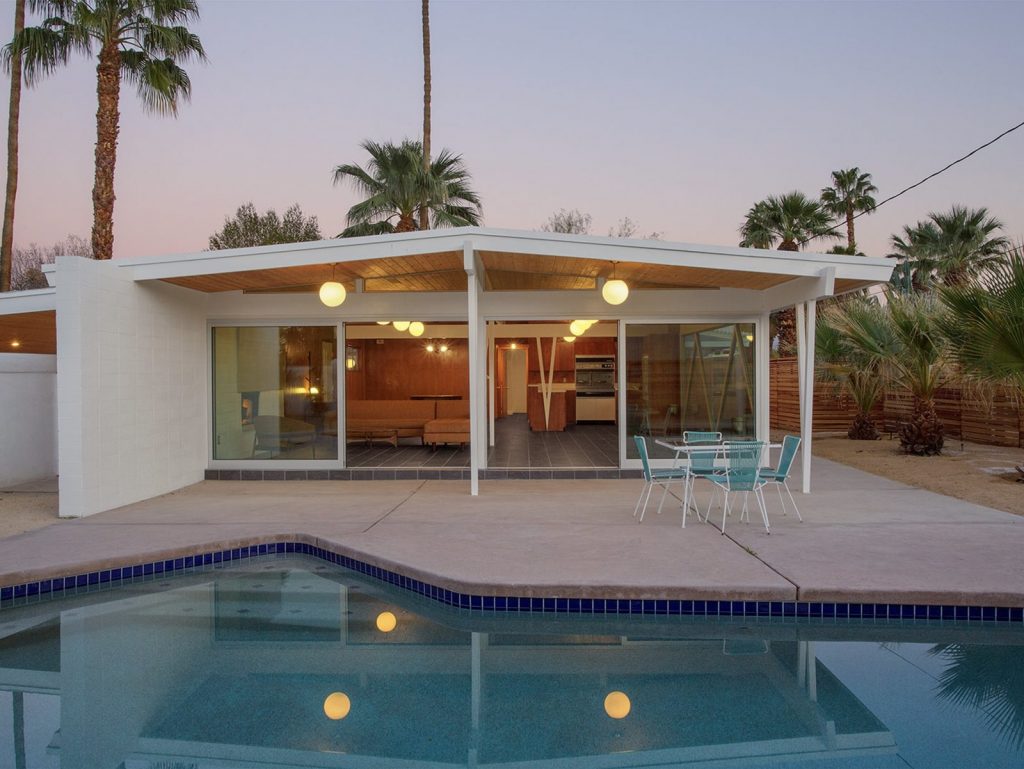 This Mid-Century Home In Palm Springs Listed For $600K Is A Looker!_10