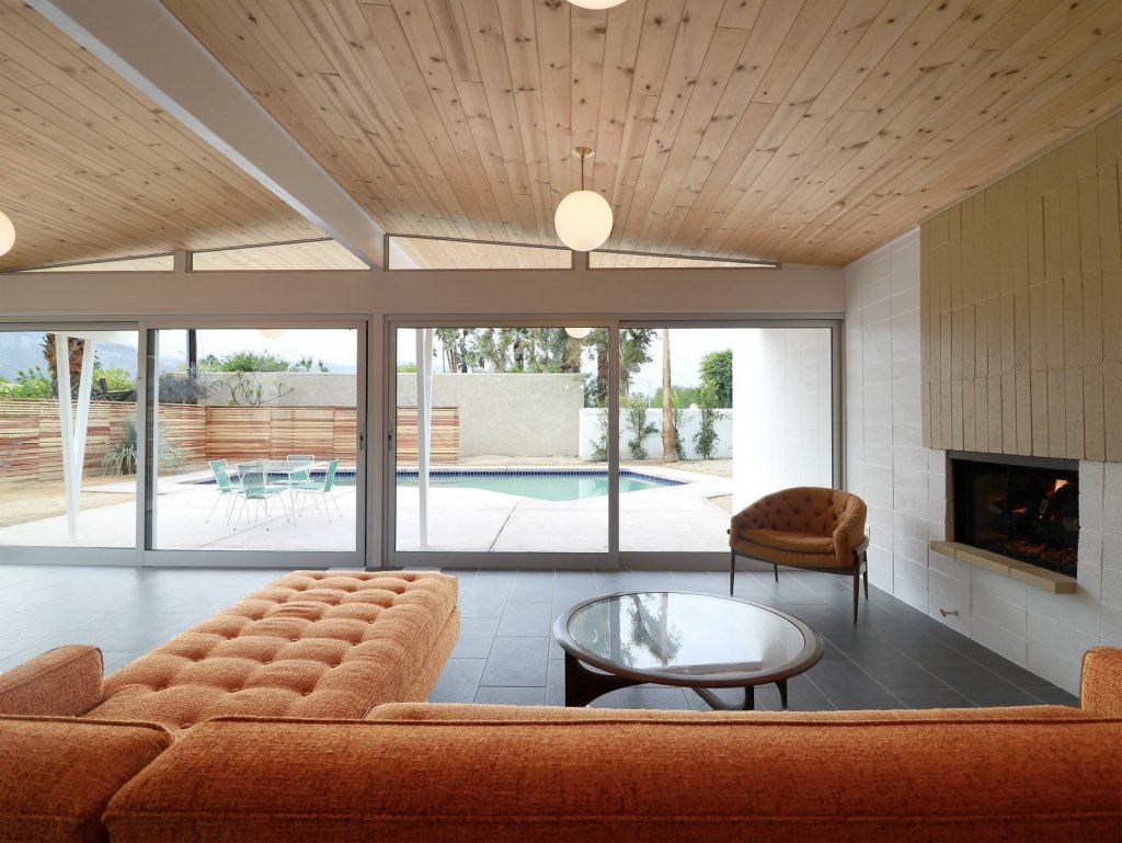This Mid-Century Home In Palm Springs Listed For $600K Is A Looker!_4