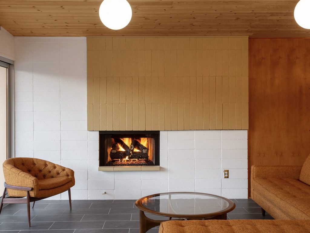 This Mid-Century Home In Palm Springs Listed For $600K Is A Looker!_5