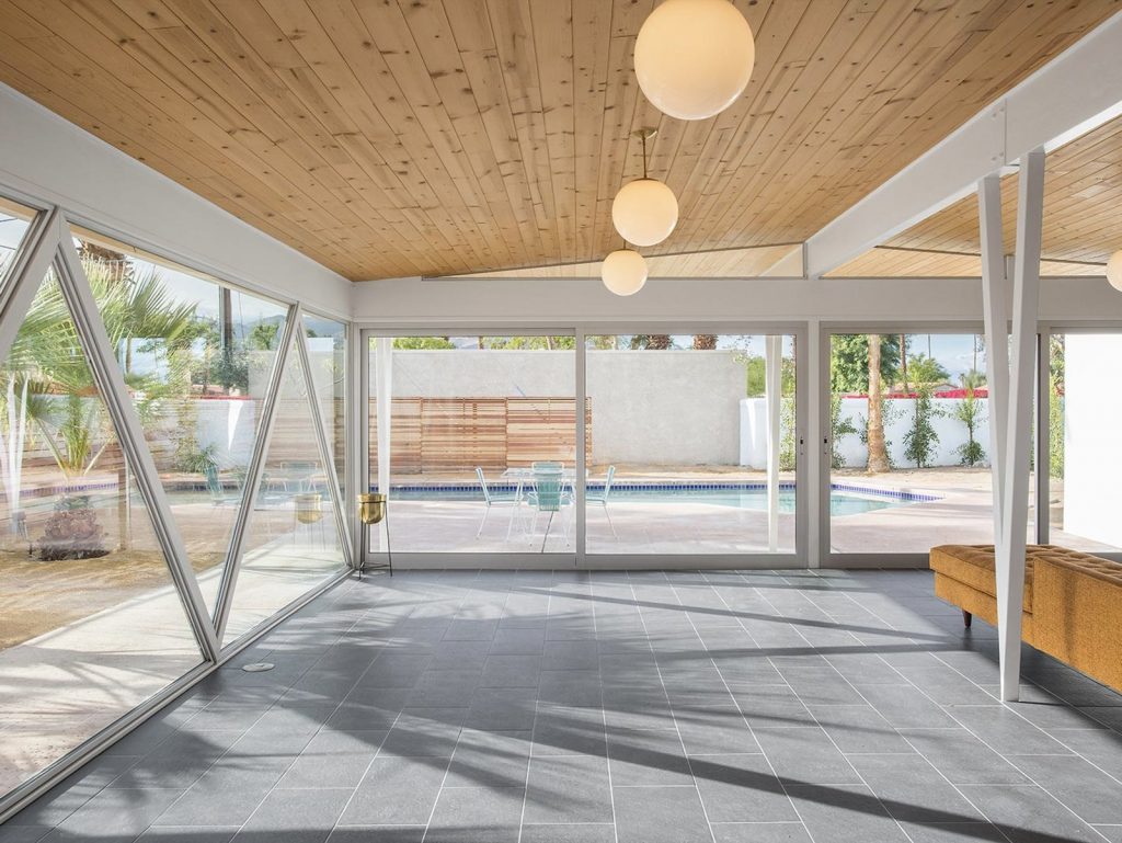 This Mid-Century Home In Palm Springs Listed For $600K Is A Looker!_7
