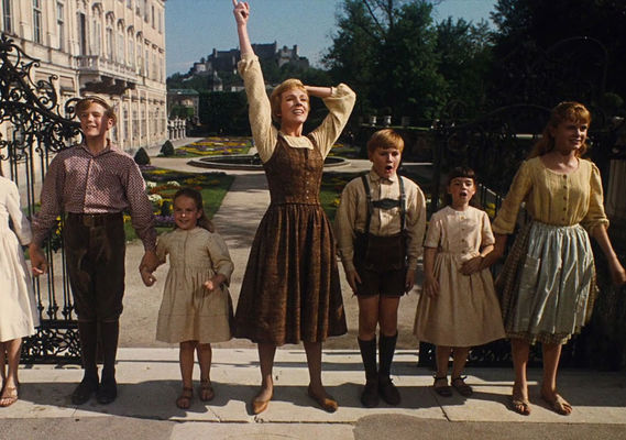 Vintage Movies For The Whole Family To Watch When Staying Home_6