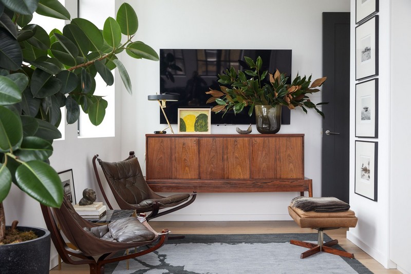 Inside Tour Through Jason Basmajian's Cosmopolitan London Flat