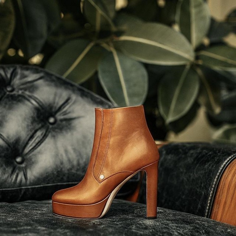 Why Mid-Century Modern Design Furnishings Are The Perfect Fashion Accessory?
