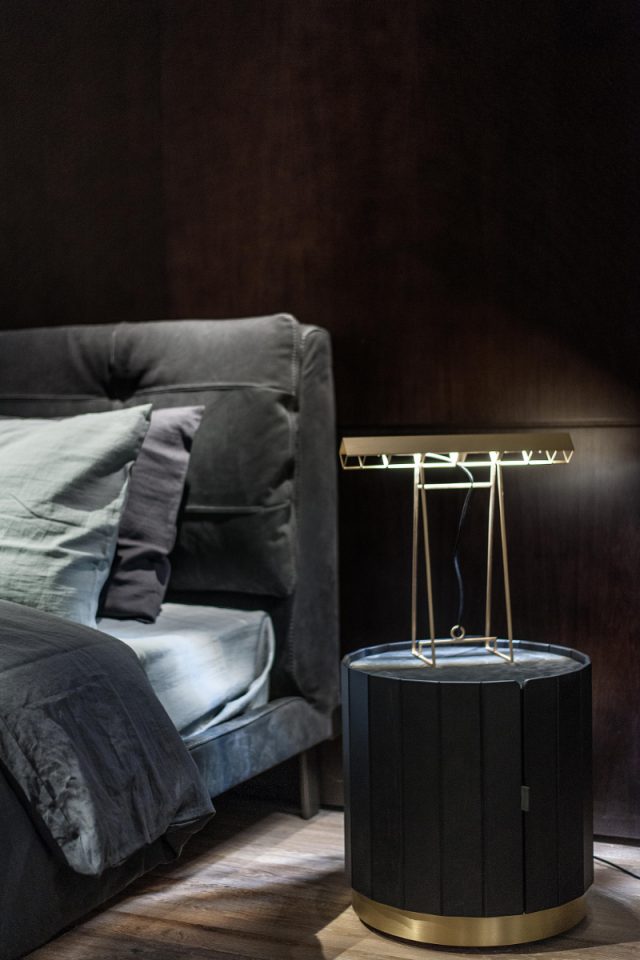The 20 Luxury Nightstands You Need In Your Home Now_12