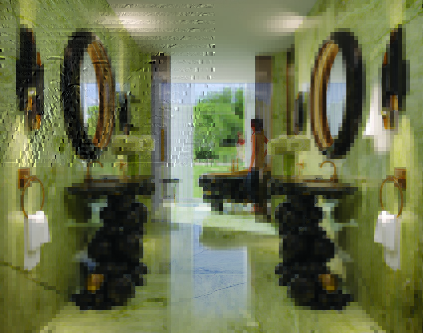 10 Luxury Mirrors That Will Elevate Your Bathroom Decor_1