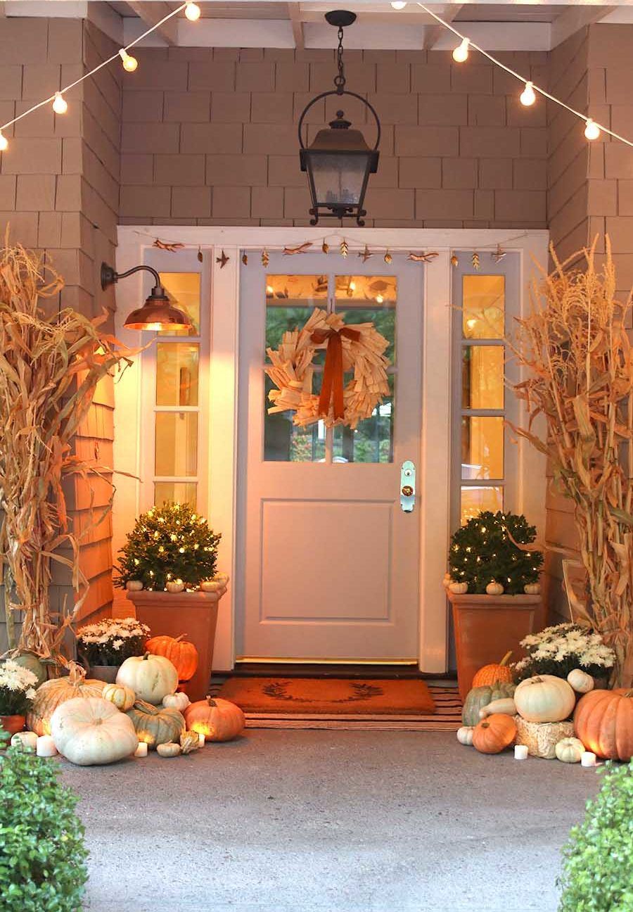 22 Enchanting Fall Porch Decor Ideas To Try This Year_19