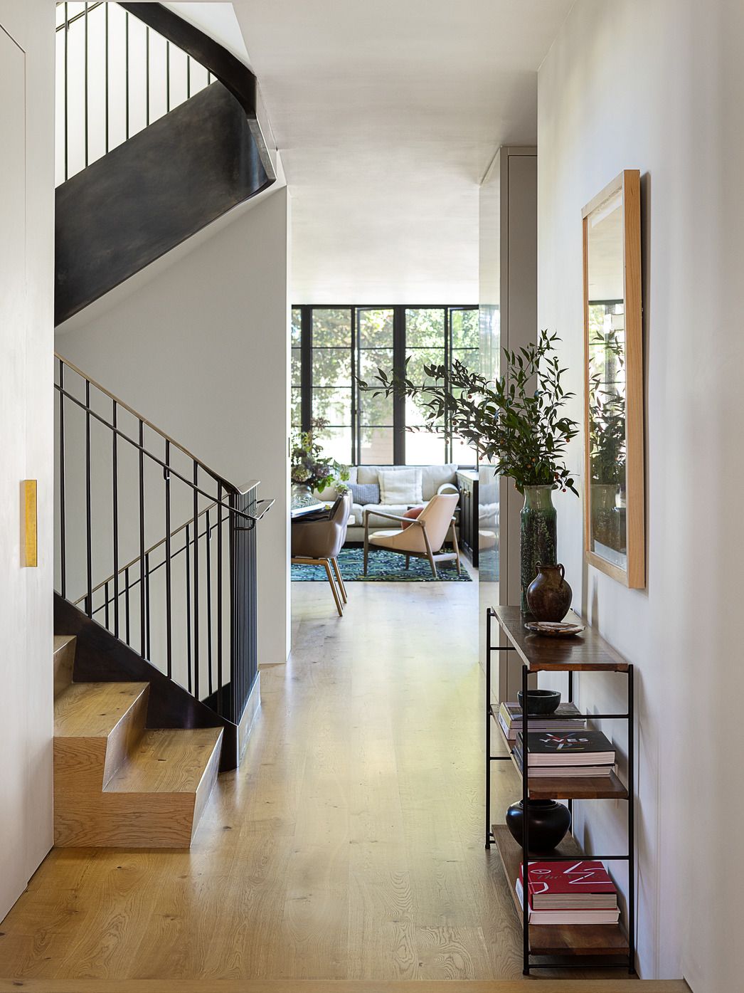 20 Entryway Table Ideas For A Warm Welcome Into Your Home_10