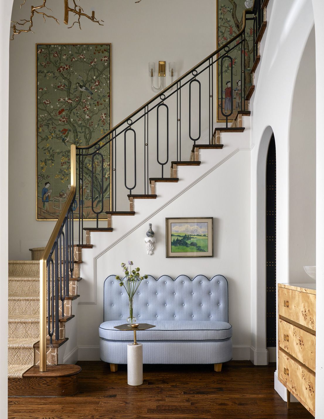 20 Entryway Table Ideas For A Warm Welcome Into Your Home_3