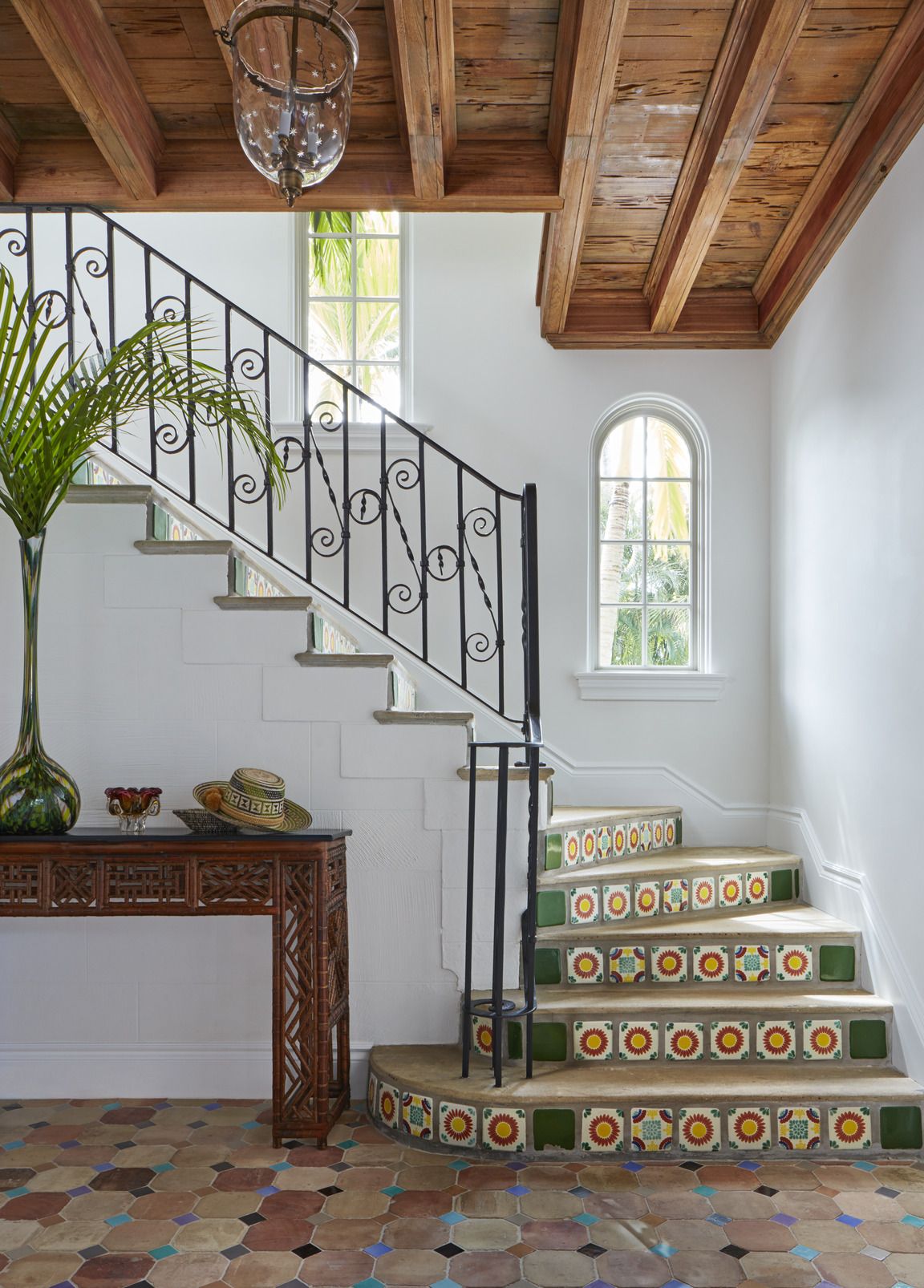 20 Entryway Table Ideas For A Warm Welcome Into Your Home_6