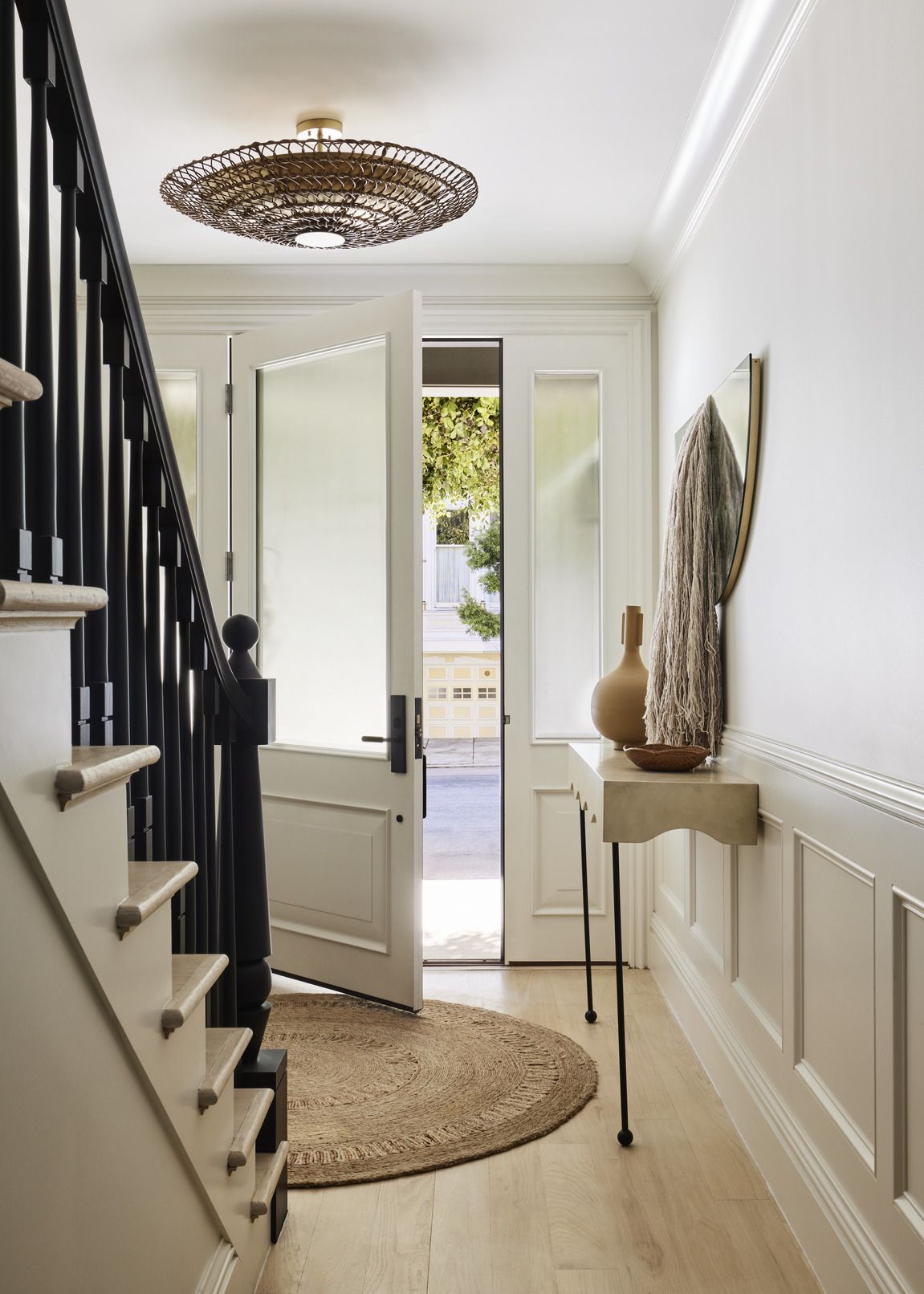 20 Entryway Table Ideas For A Warm Welcome Into Your Home_8