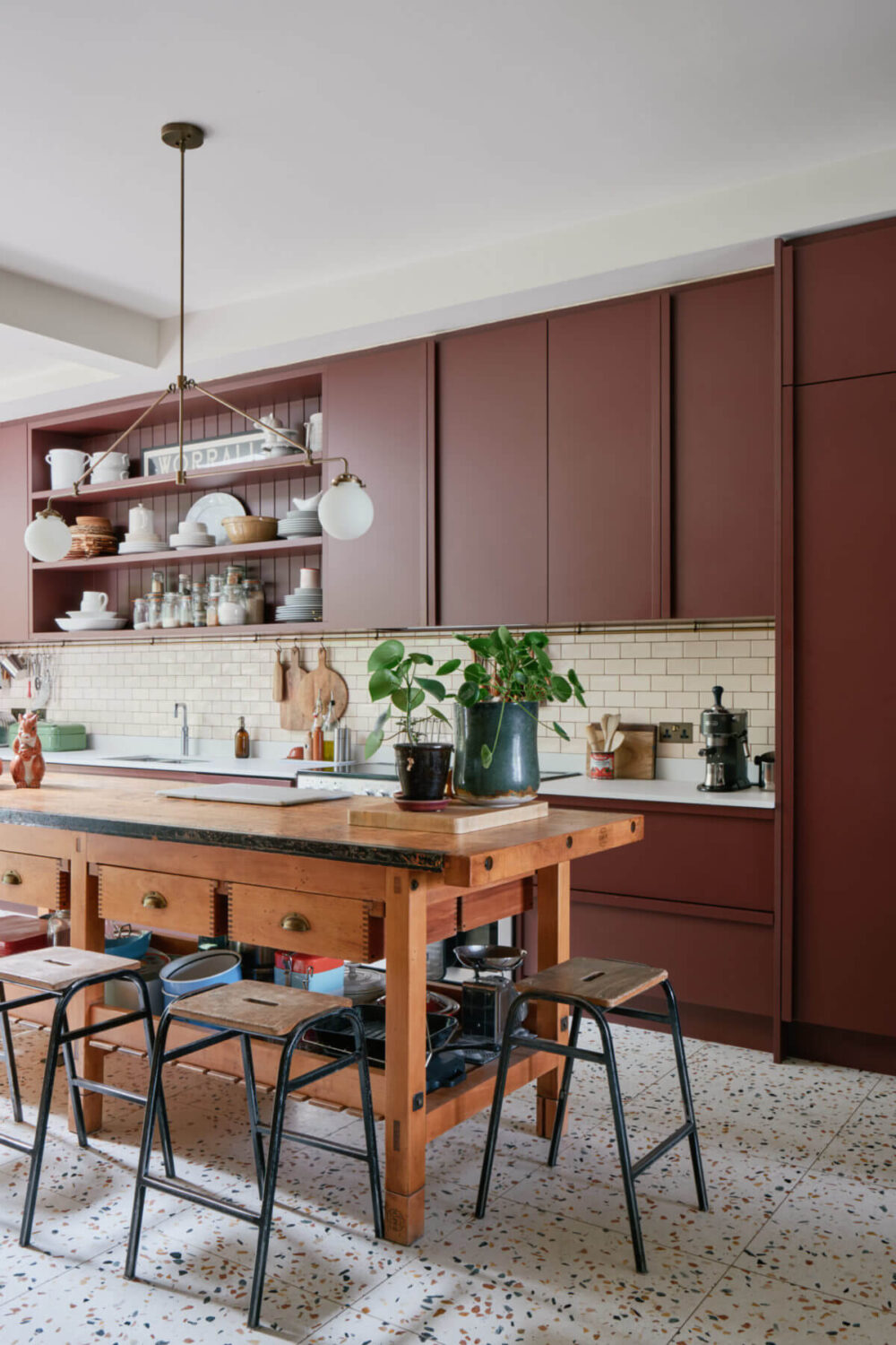 Behr's 2025 Color of the Year A Modern Twist on a ’90s Classic_4