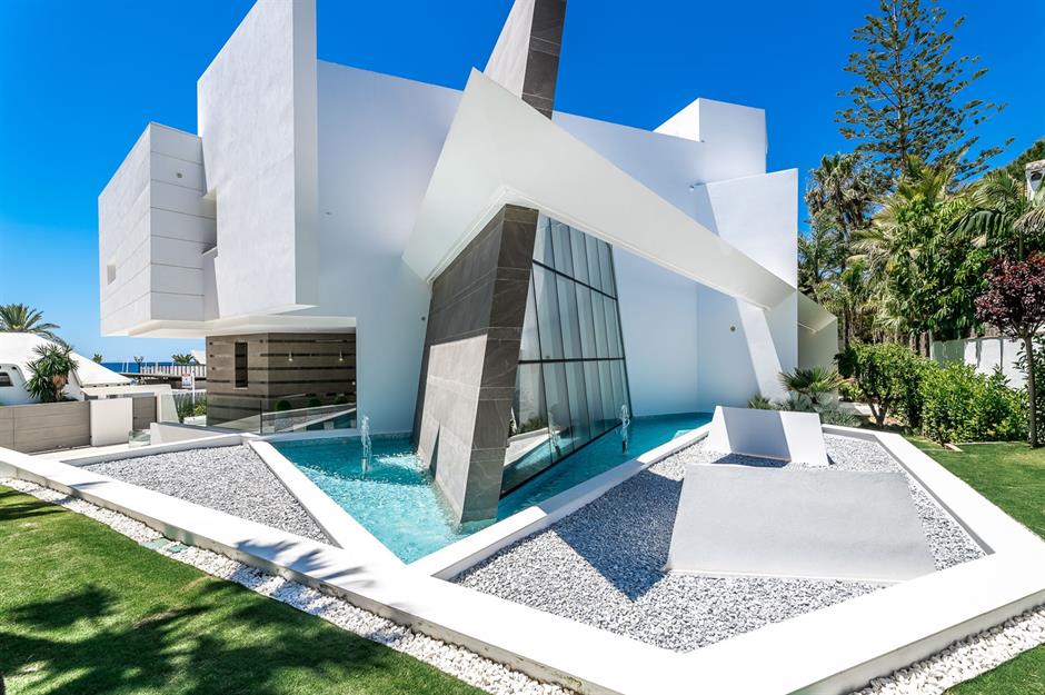 The World's Most Spectacular Modern Homes_17