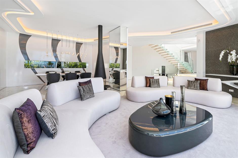 The World's Most Spectacular Modern Homes_18