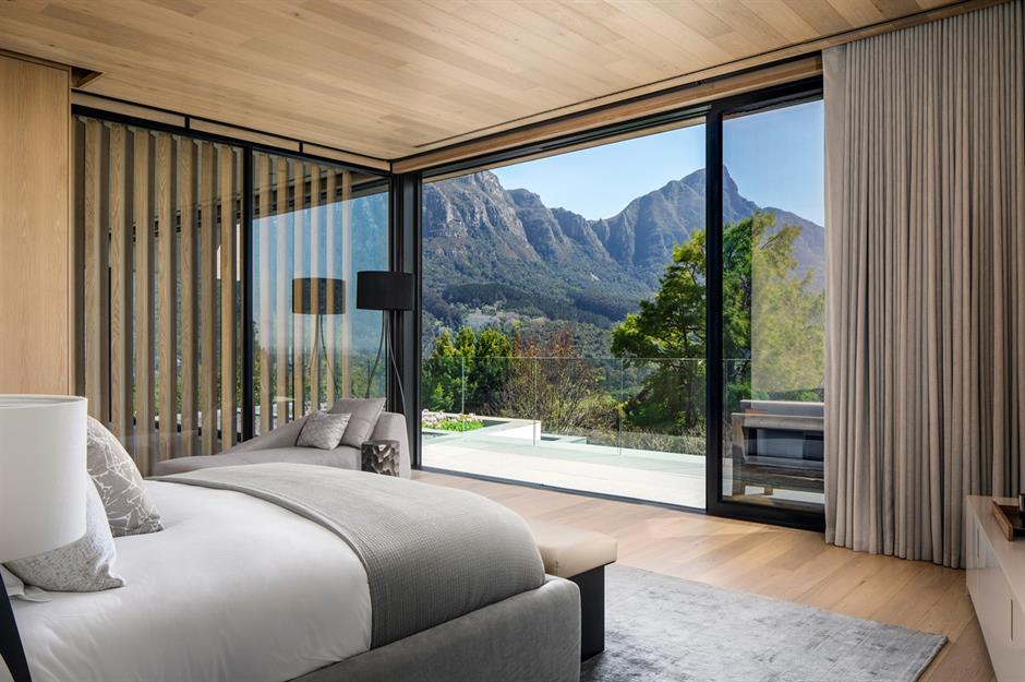 The World's Most Spectacular Modern Homes_22