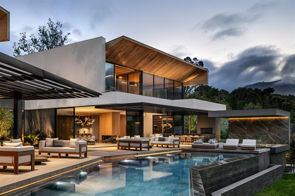 The World's Most Spectacular Modern Homes_23