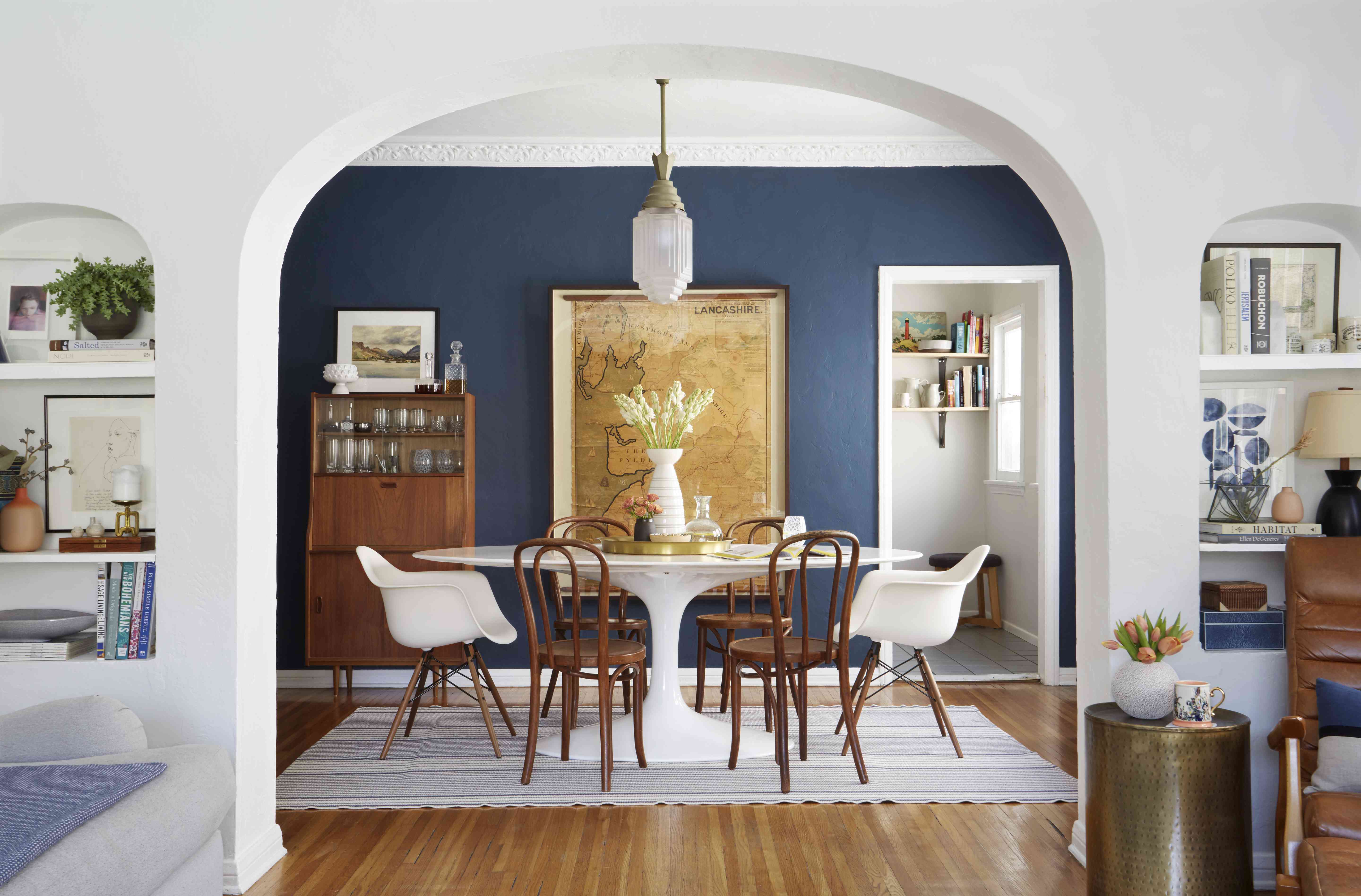 22 Navy Blue Accent Wall Ideas to Elevate Your Space_12