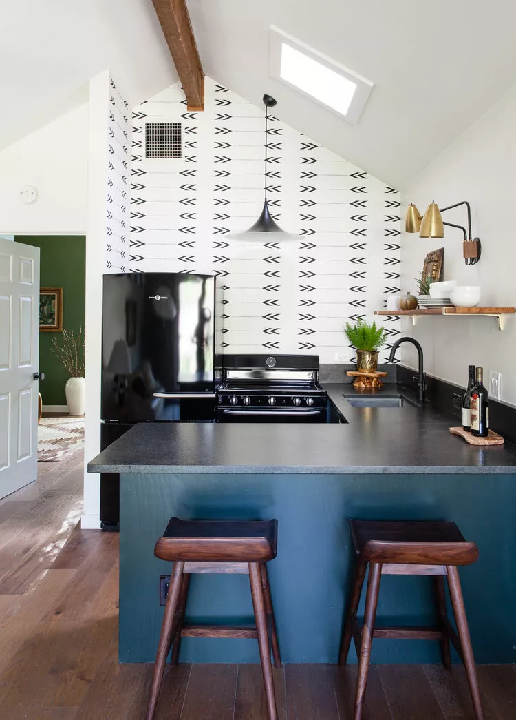 22 Navy Blue Accent Wall Ideas to Elevate Your Space_7