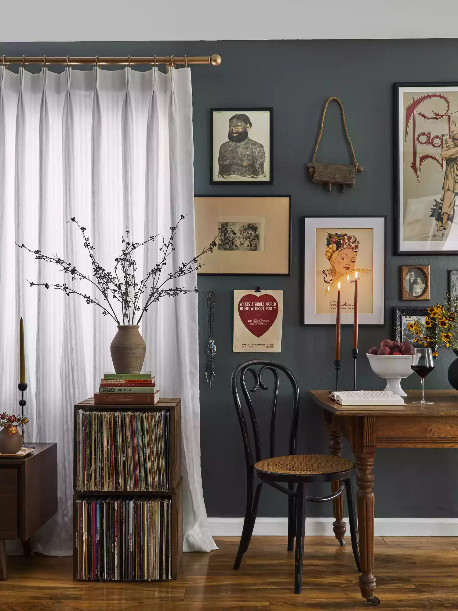 22 Navy Blue Accent Wall Ideas to Elevate Your Space_8