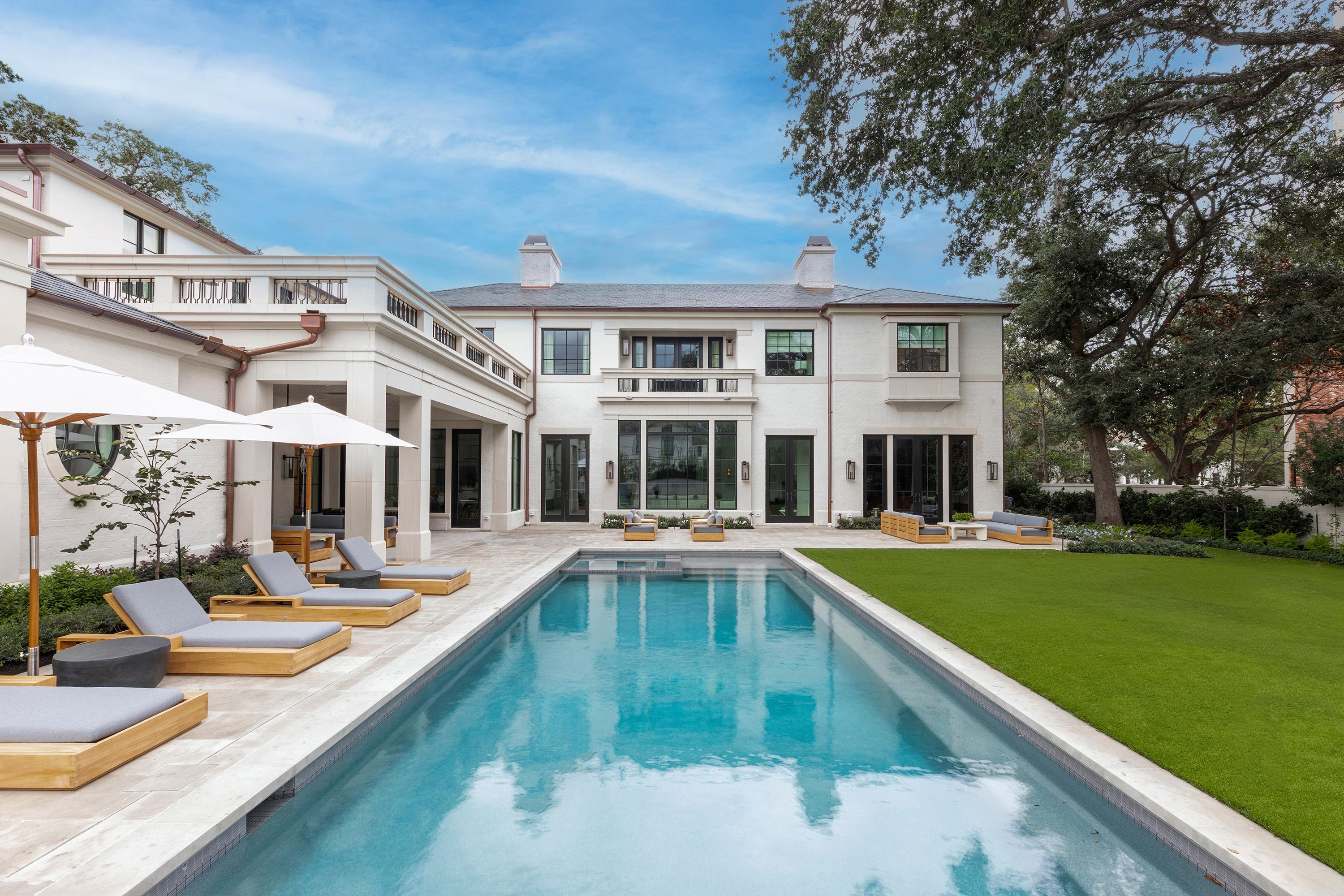 A Francophile Retreat in Houston With Mid-Century And Contemporary Influences_9